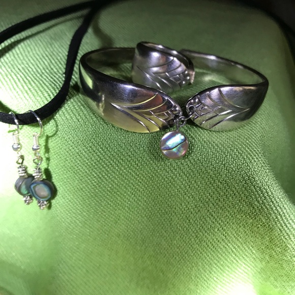 Spoon bracelet, ring w matching abalone earrings - Picture 3 of 5